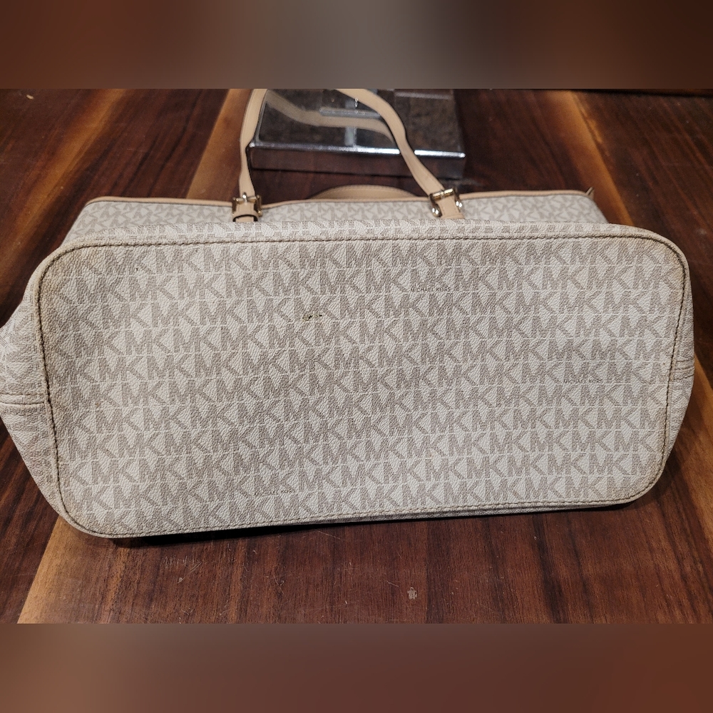 Michael Kors tote purse MK bag- damaged handle - Picture 3 of 12